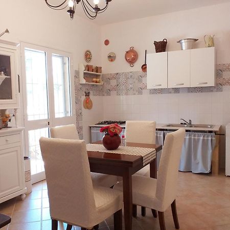 ポルト・チェザーレオ Casale Conte Dell'Annaヴィラ 部屋 写真